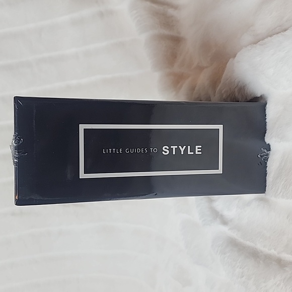 NIB Little Guides to Style - Picture 2 of 4
